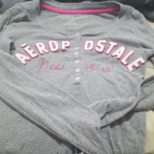 womans shirt long sleeved